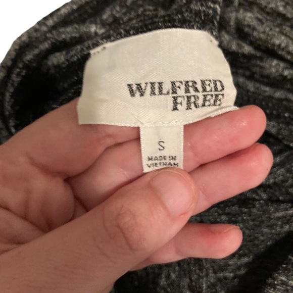 Aritzia Wilfred Free grey knit skirt with slit - Picture 3 of 6